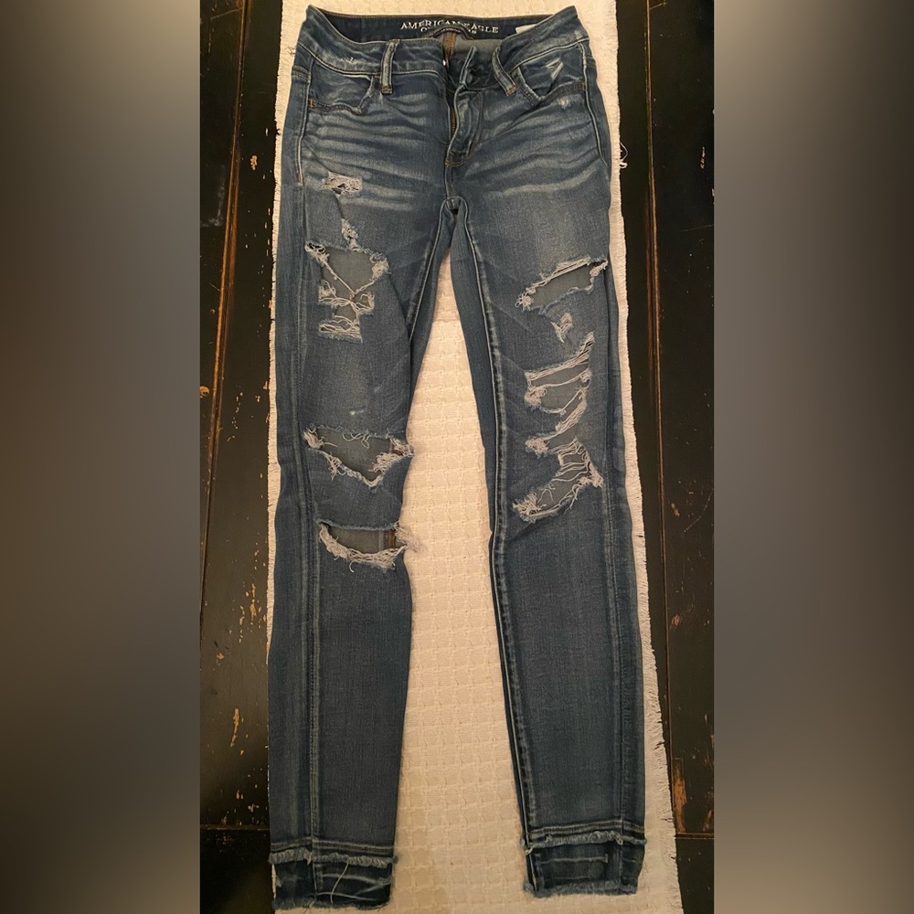 American Eagle Outfitters Distressed Blue Jeans